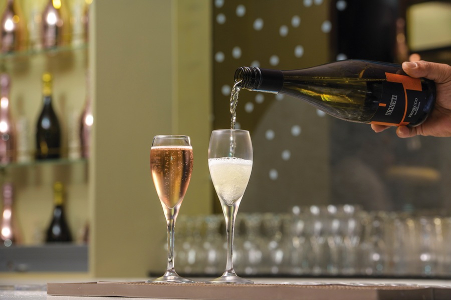 Marella Cruises Marella Explorer 2 Flutes Drinks ©Ben Waller.jpg